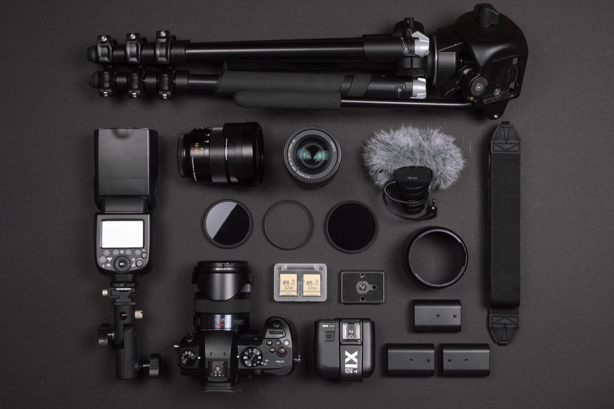 youtuber camera setup in professional studio